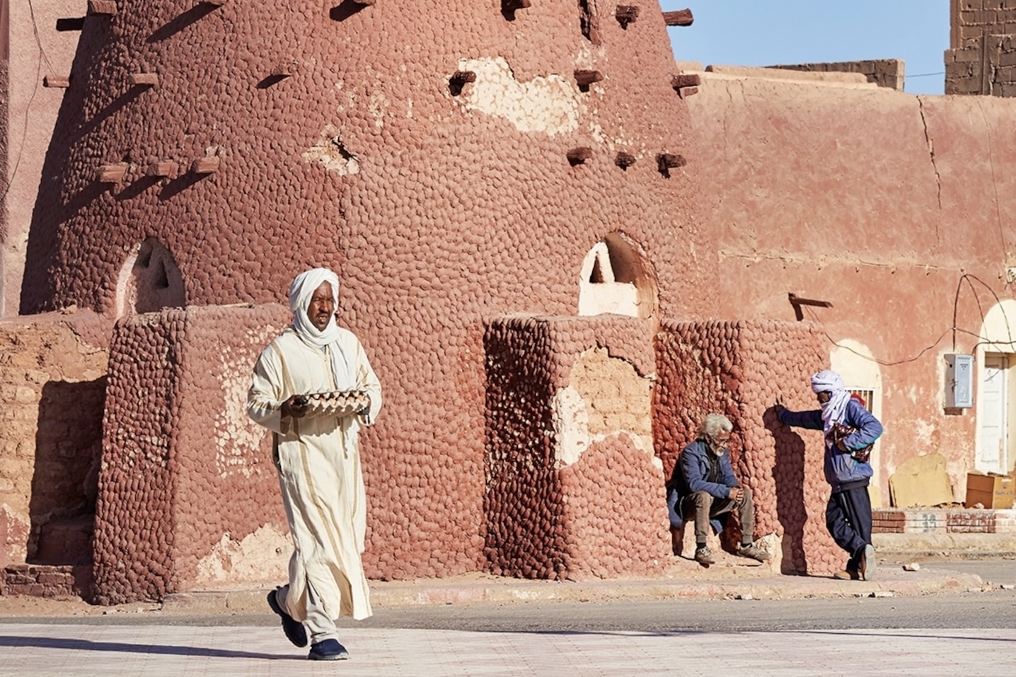 Ben trong oc dao giua sa mac lon nhat the gioi hinh anh