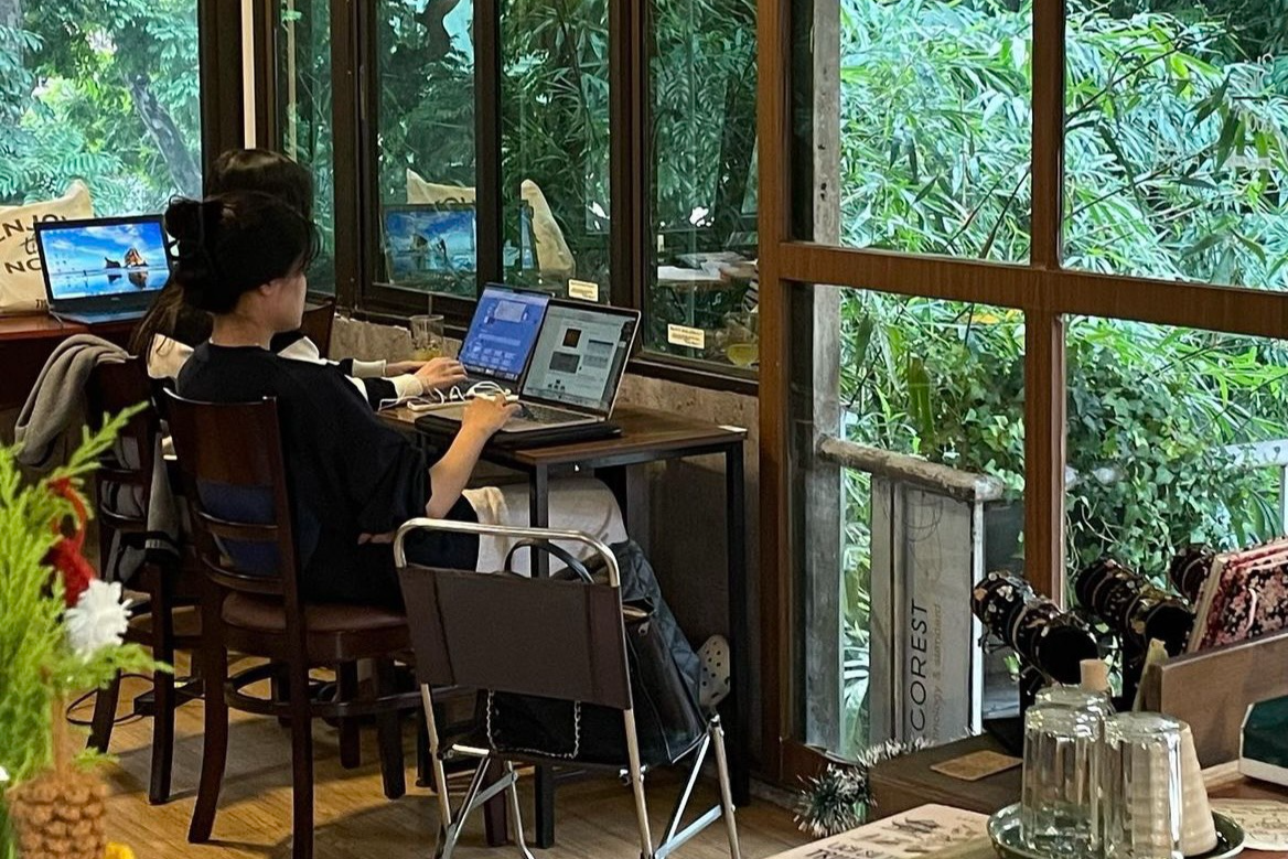 Quan ca phe cho nhung nguoi gia vo di lam o Trung Quoc hinh anh