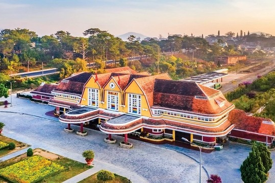 Ga duong sat Da Lat duoc cong nhan diem du lich moi hinh anh