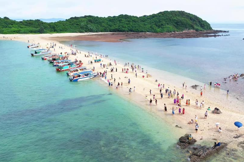 Chua cho phep du lich con duong cat trang dao Ca Chep dang sot MXH hinh anh