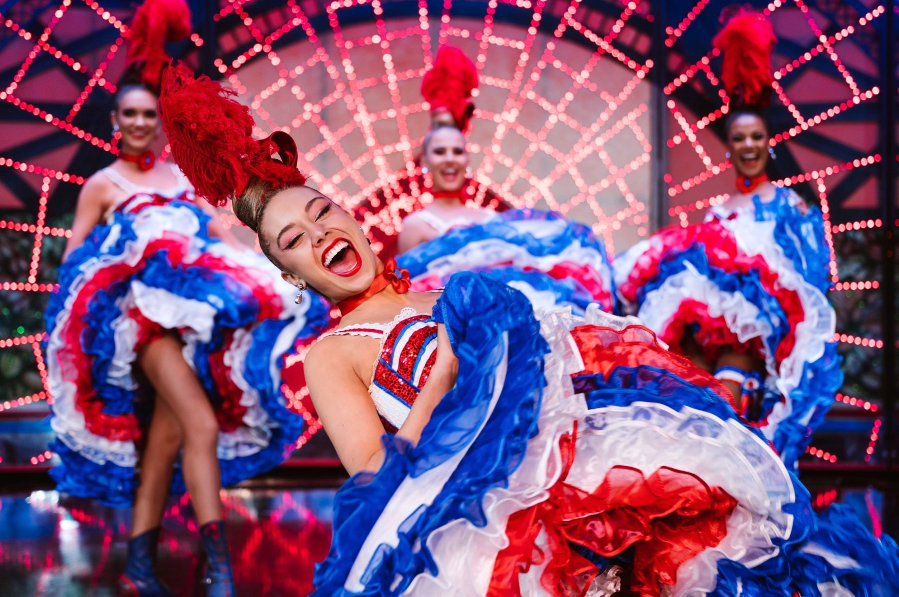 Hop dem Moulin Rouge anh 1