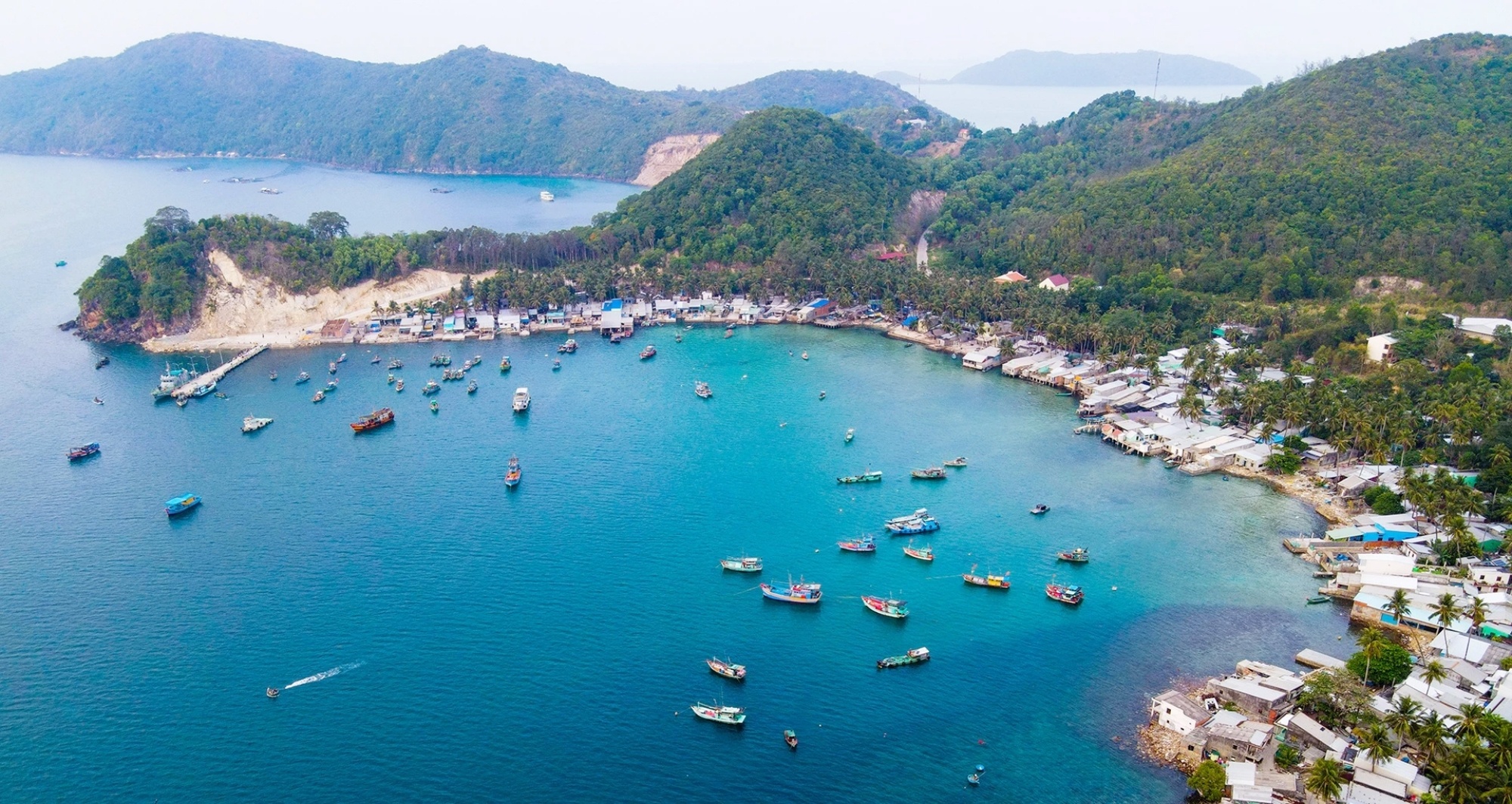 700 khach ket Nam Du anh 1