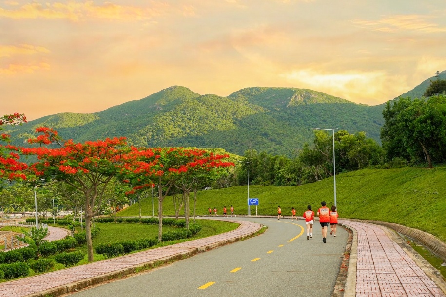 Chay Bo Vi Rua Bien mua 3 sap dien ra o Con Dao hinh anh