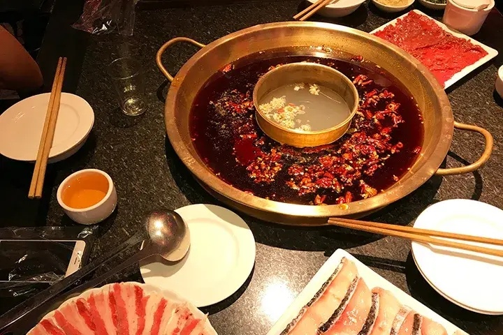 Tuong mac ung thu suot 2 nam vi mot qua ot trong noi lau hinh anh