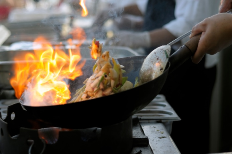 Dau bep Trung Quoc bo thuoc chong tieu chay vao thuc an cua khach hinh anh