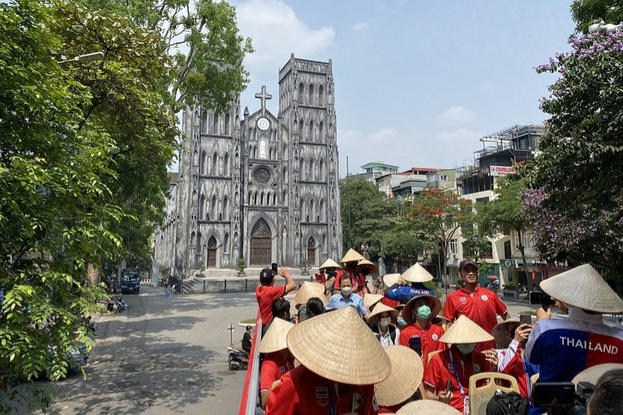 Du khach den Ha Noi tieu hon 9.200 ty dong/thang hinh anh