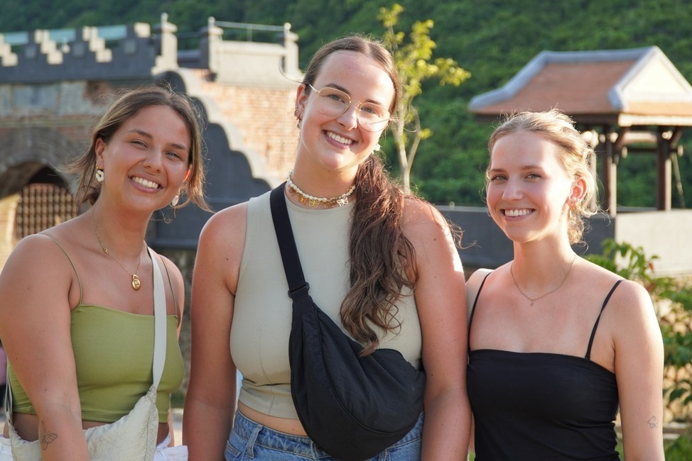 Khach Tay vuot doc cao, deo khuc khuyu toi Hai Van Quan hinh anh