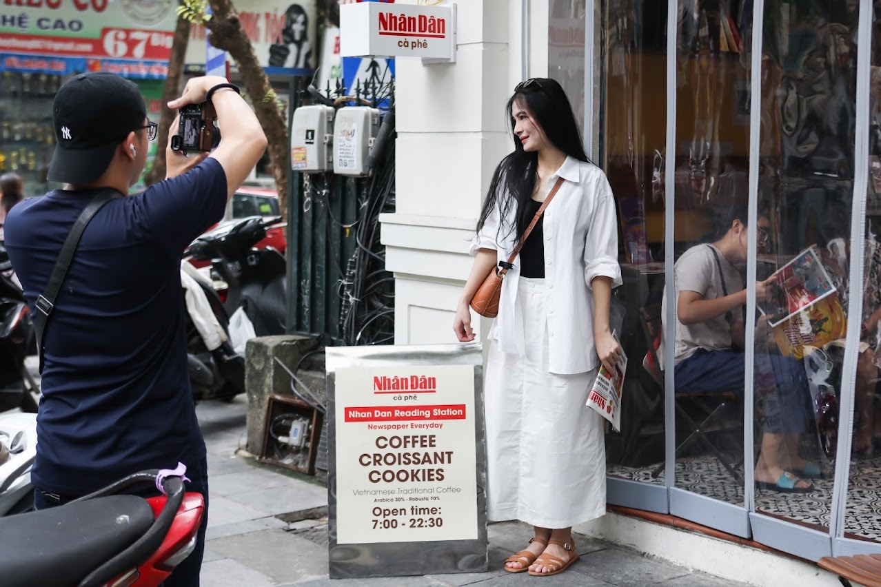 Di 20 km 'san thu' tai quan ca phe bao in hot nhat mang xa hoi hinh anh