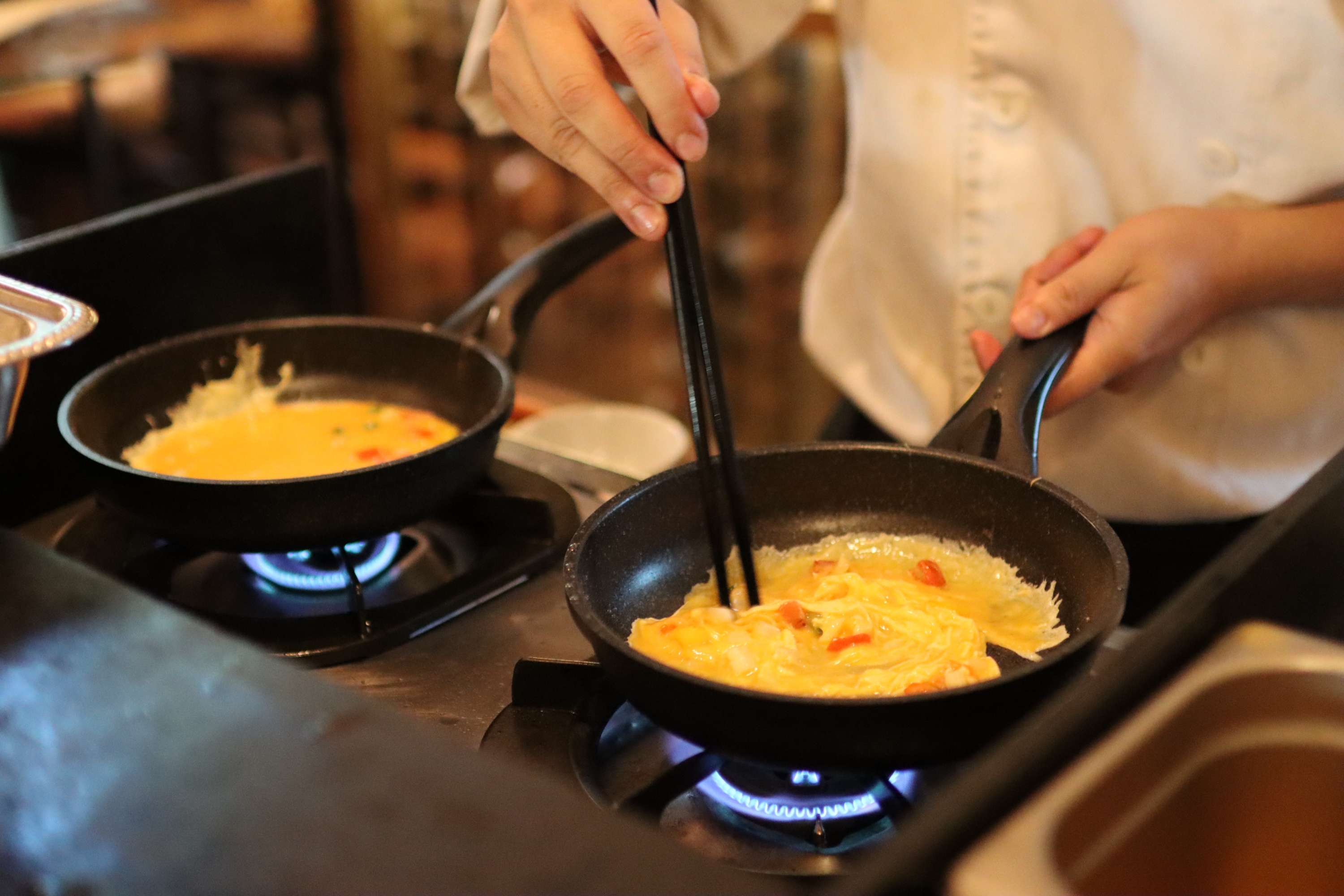 Dau bep Viet ke chuyen nau an cho doan khach cua ty phu An Do hinh anh