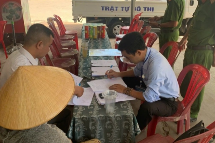 Khong xu phat duoc vu 3 coc nuoc mia gia 90.000 dong o Hue hinh anh