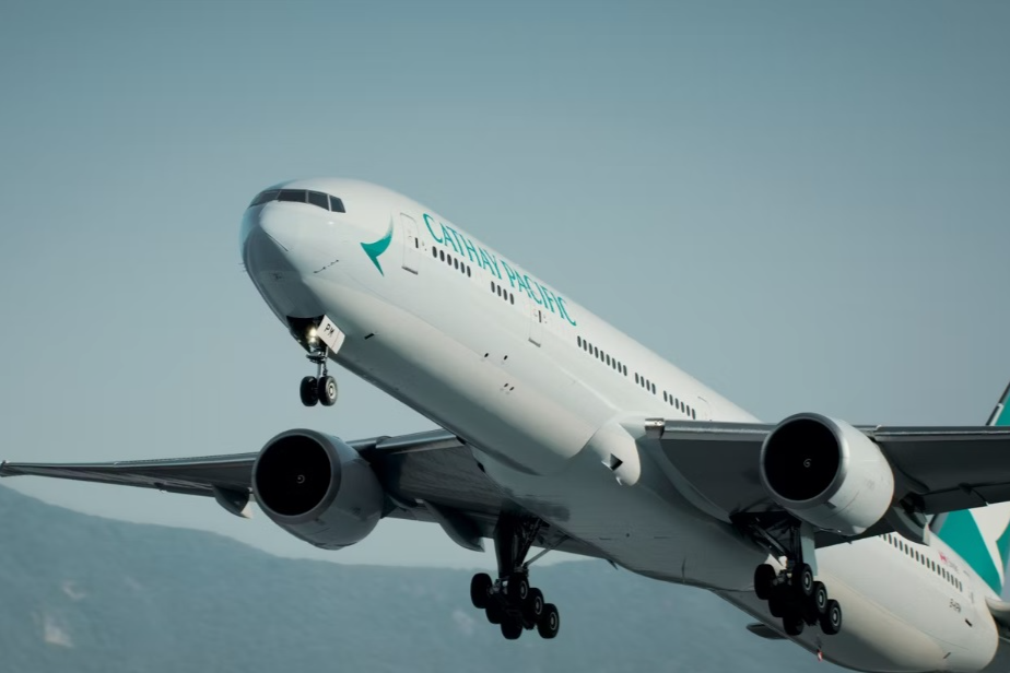 Dau quan bung sau mon ca song tren may bay Trung Quoc hinh anh