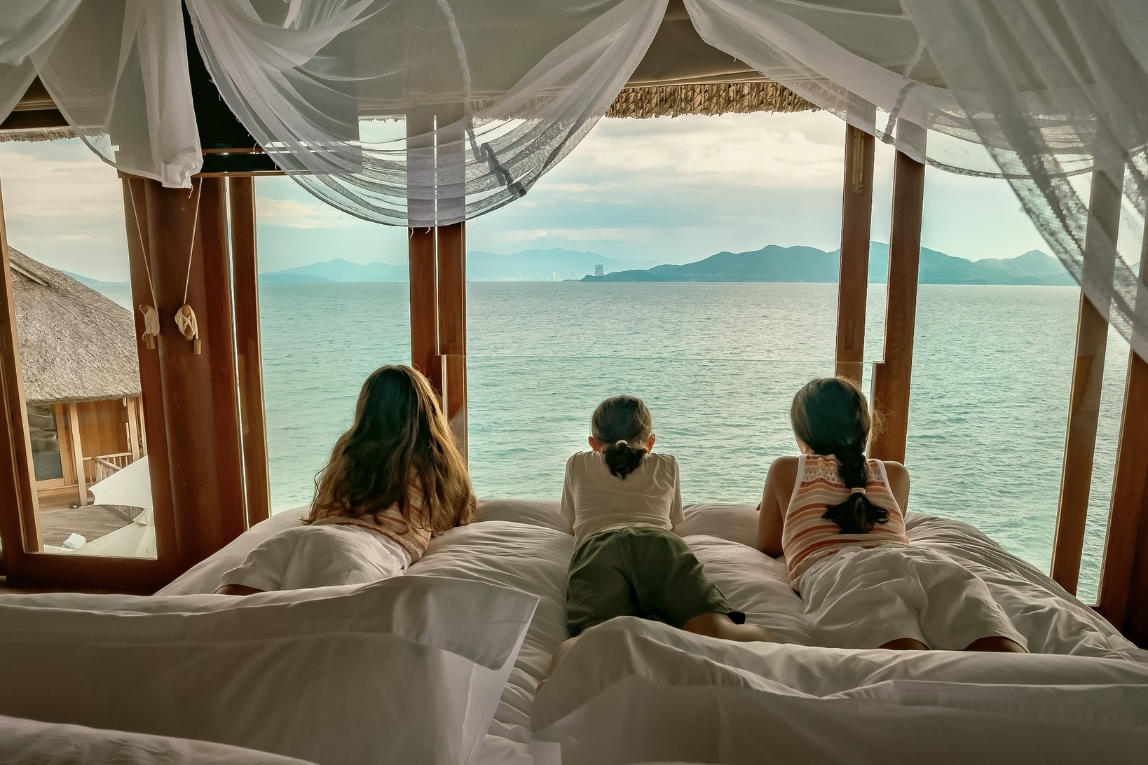 Ben trong resort noi Xemesis hen ho cung Y Nhi hinh anh