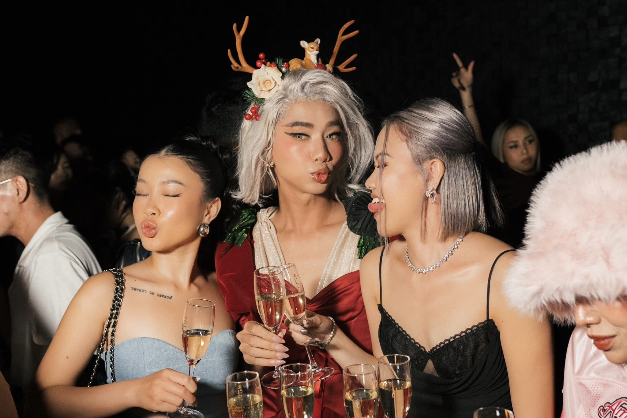 Thau dem tai 5 quan bar dip Halloween tai TP.HCM hinh anh