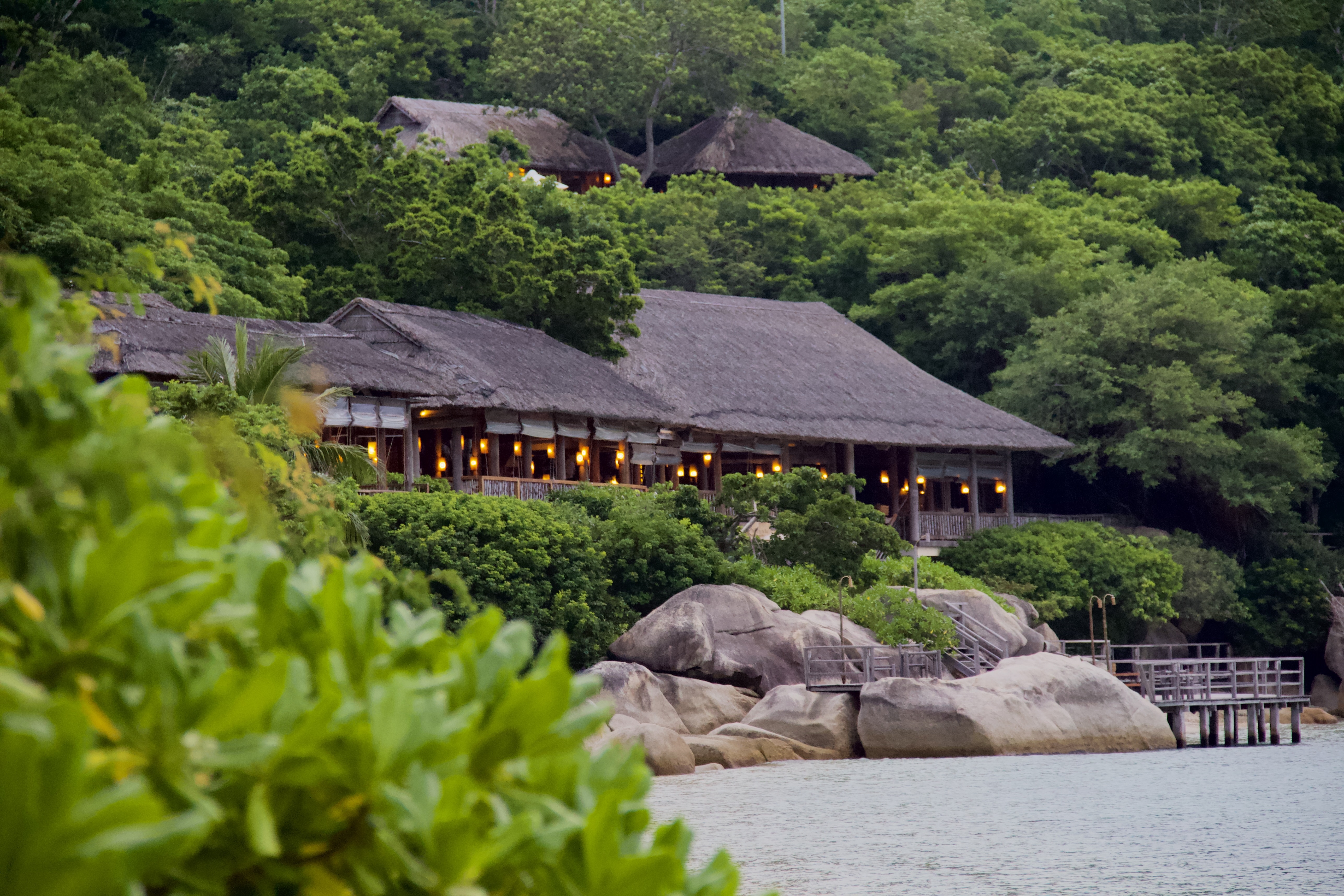 Toi ngam binh minh tai resort 100 trieu dong/dem o Khanh Hoa hinh anh