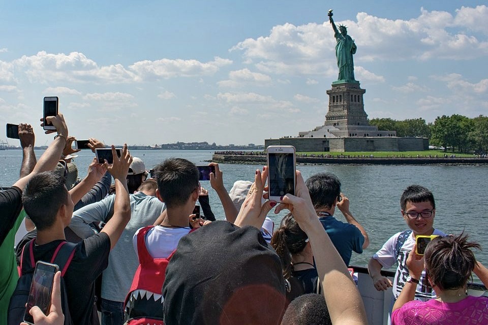 Khia canh du lich trong cuoc dua vao Nha Trang hinh anh