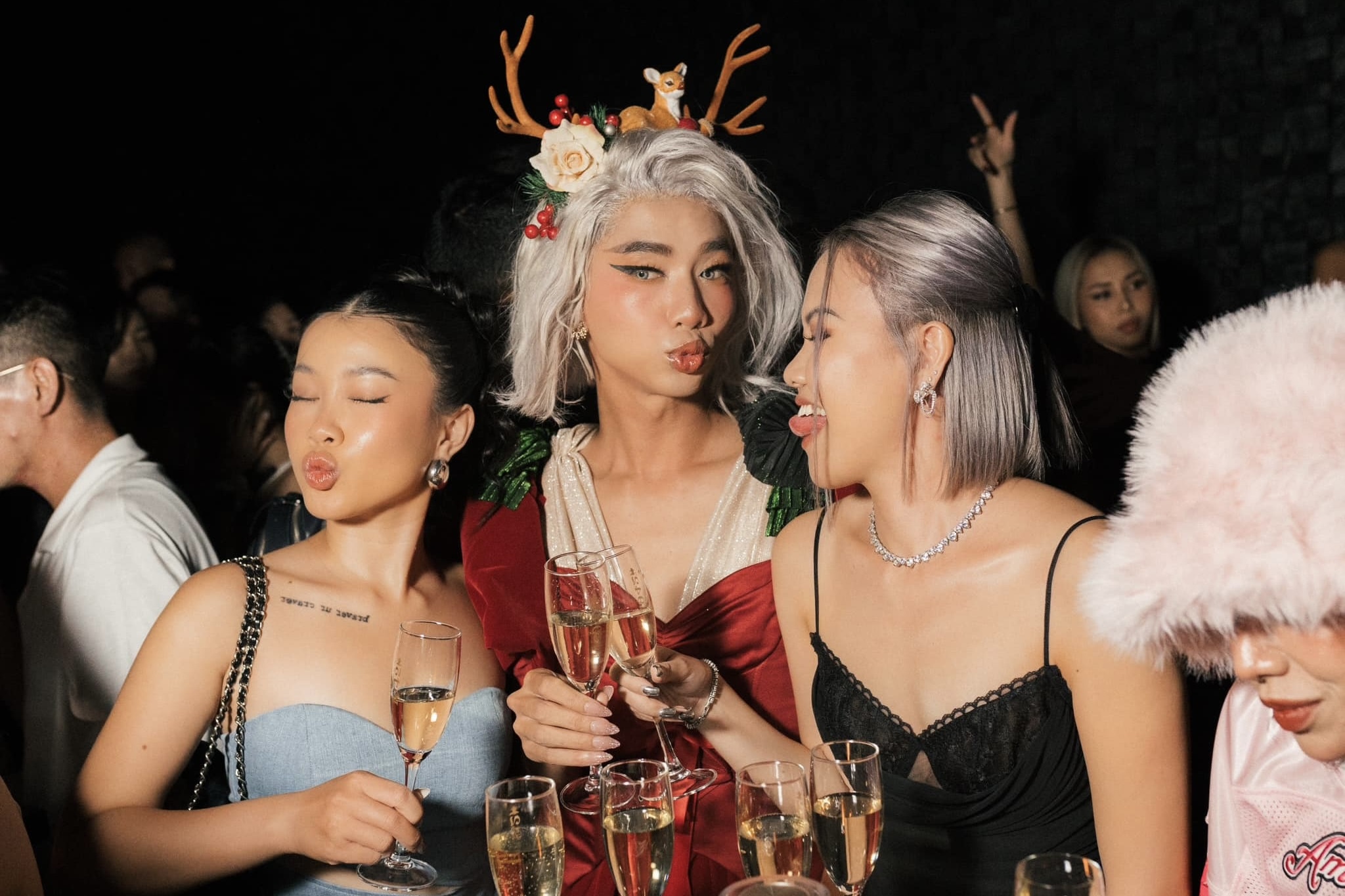 Mua le hoi kho luong cua quan bar, pub TP.HCM hinh anh