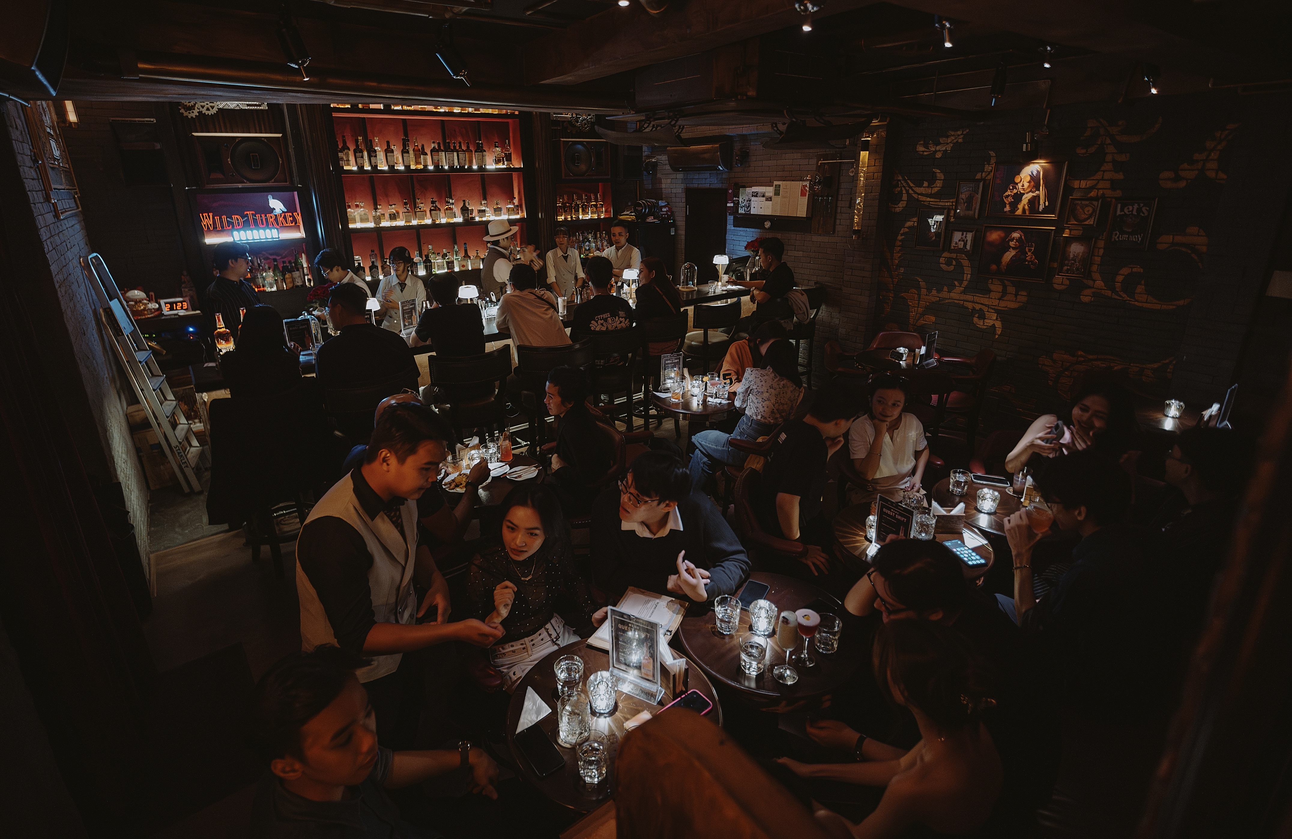 thi truong bar cuoi nam anh 6