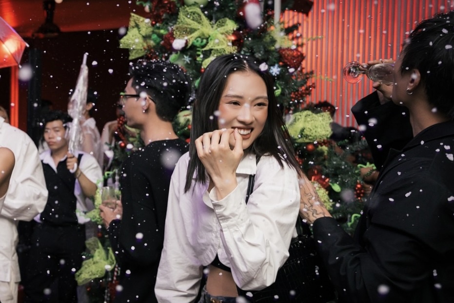 Bar TP.HCM dan kin ban dep, view xin dem Giang sinh hinh anh