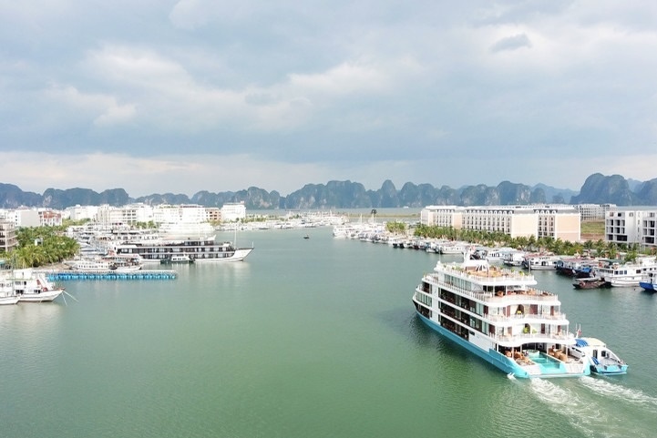 200 ty phu the gioi hoan lich den vinh Ha Long hinh anh