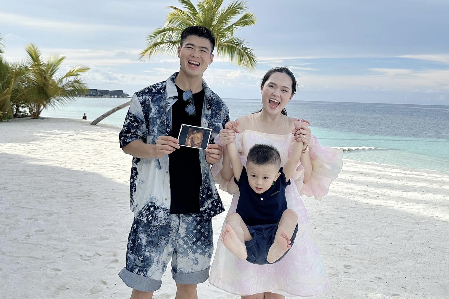 Loat anh du lich cua dan WAGs tuyen Viet Nam hinh anh