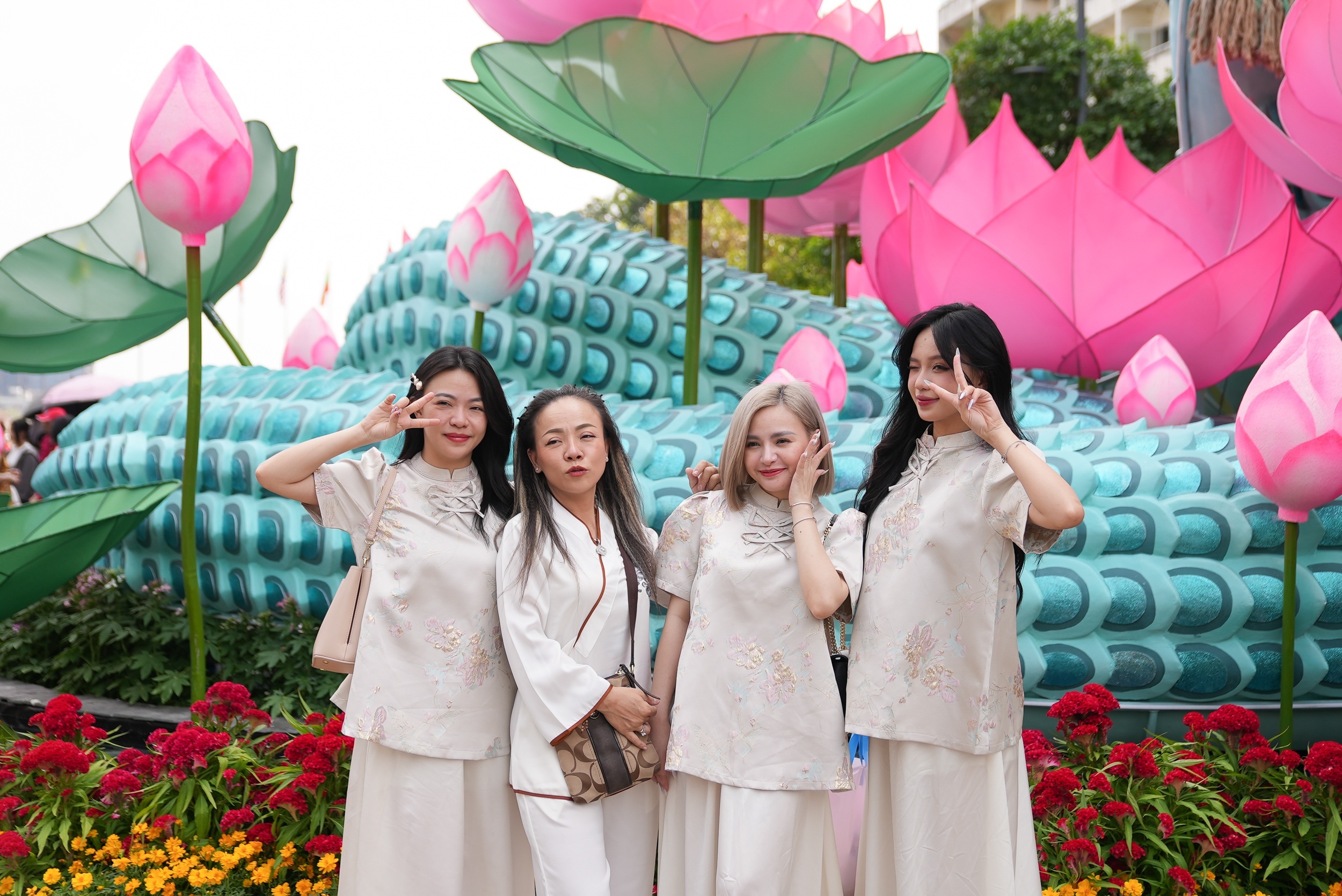 Du lich Quang Ninh but toc dau nam, Lao Cai vao top 'nghin ty' hinh anh