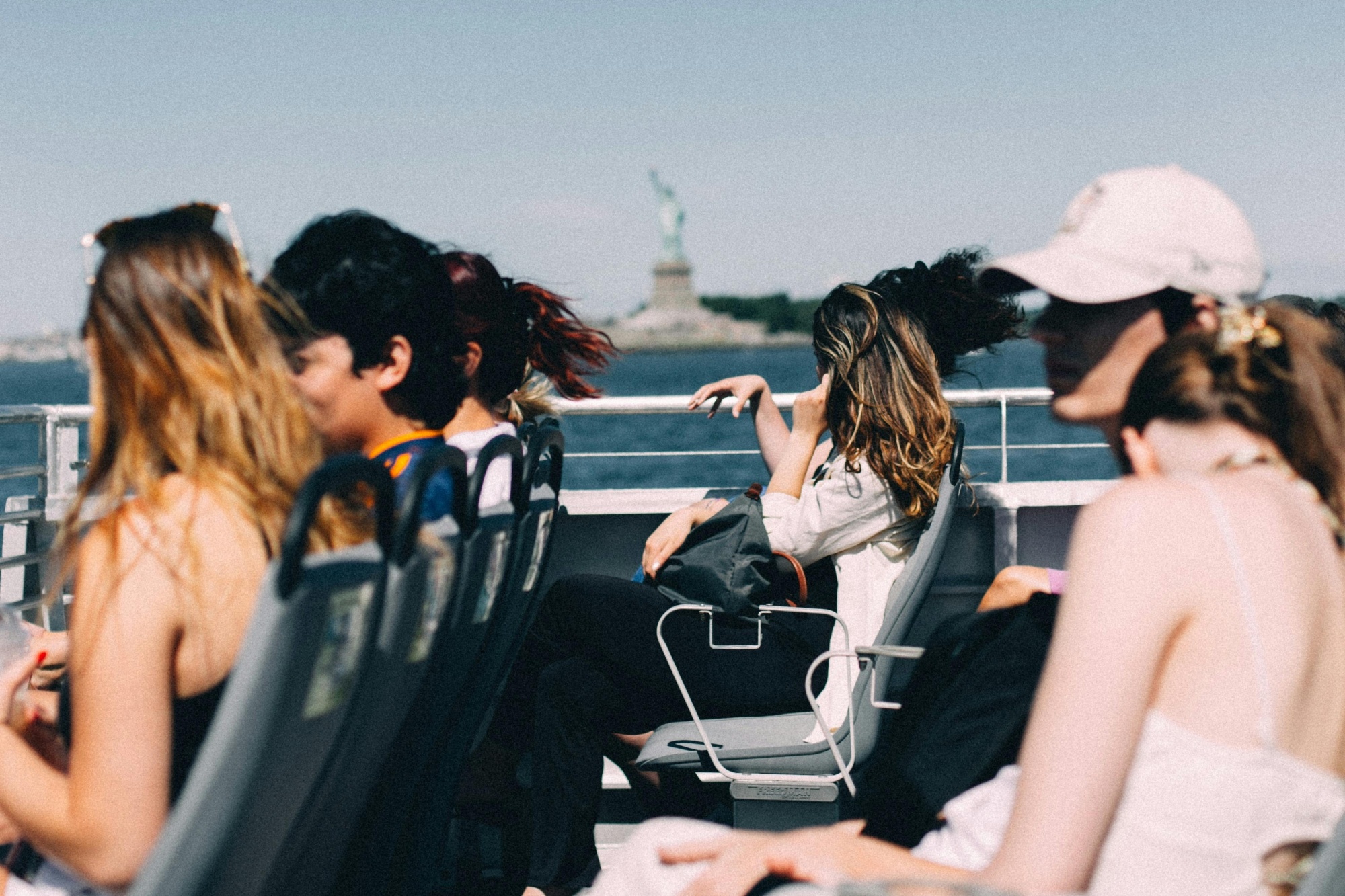 Khach Canada dong loat huy chuyen den My sau vu ap thue cua ong Trump hinh anh