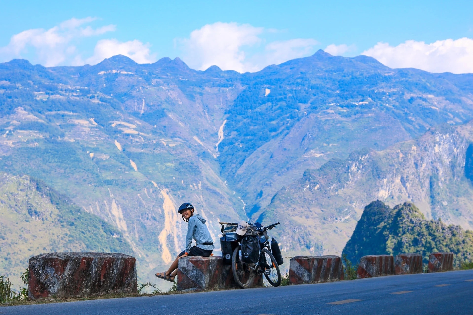 Khach ngoai do xo den Ha Giang hinh anh