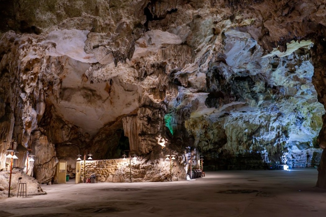 Buc xuc danh thang hang dong o Quang Ninh thanh noi dam cuoi hinh anh