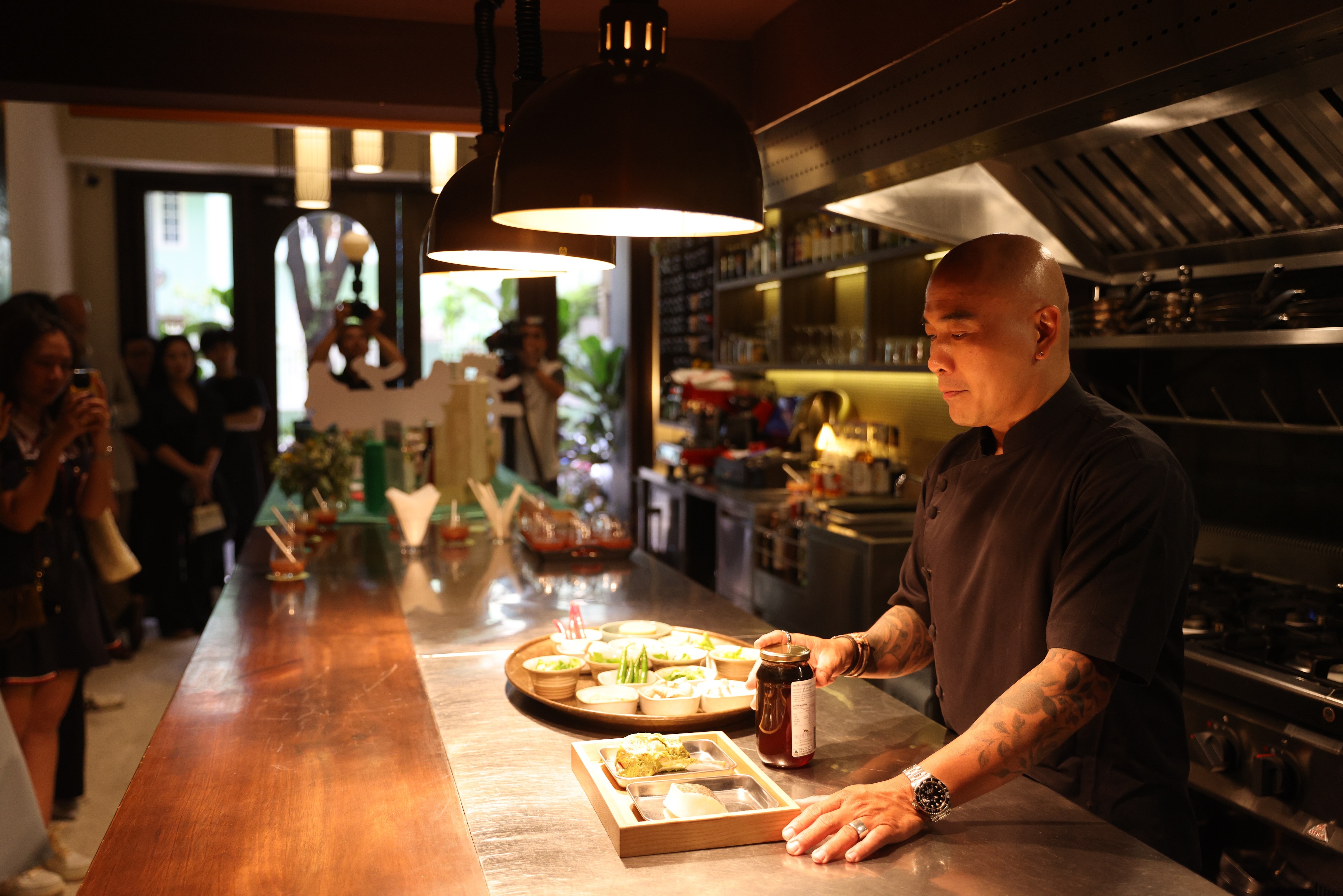 Chao, nuoc mam Viet Nam lan dau ket hop voi suon cuu Australia hinh anh