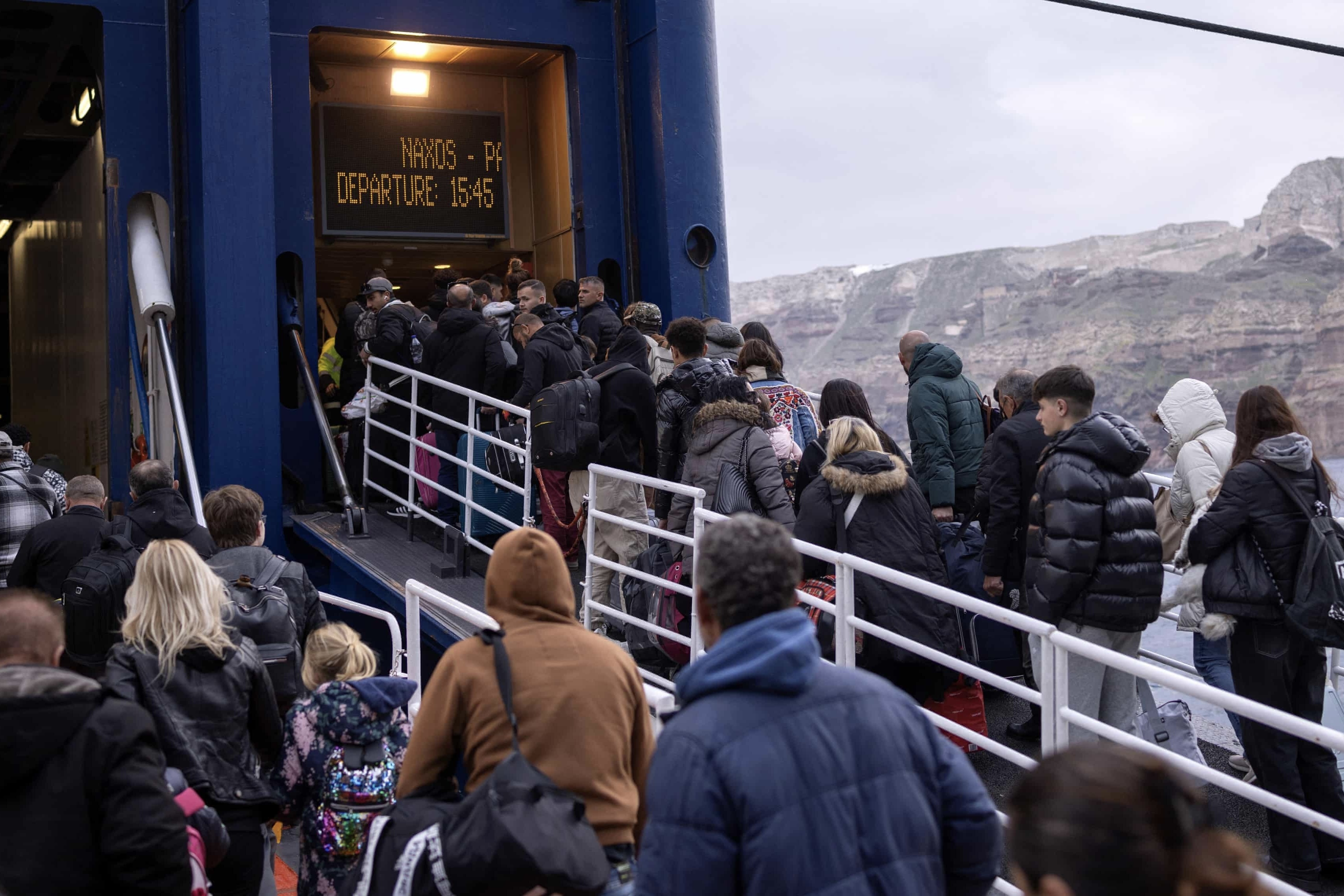 Chuyen gi dang xay ra o Santorini? hinh anh