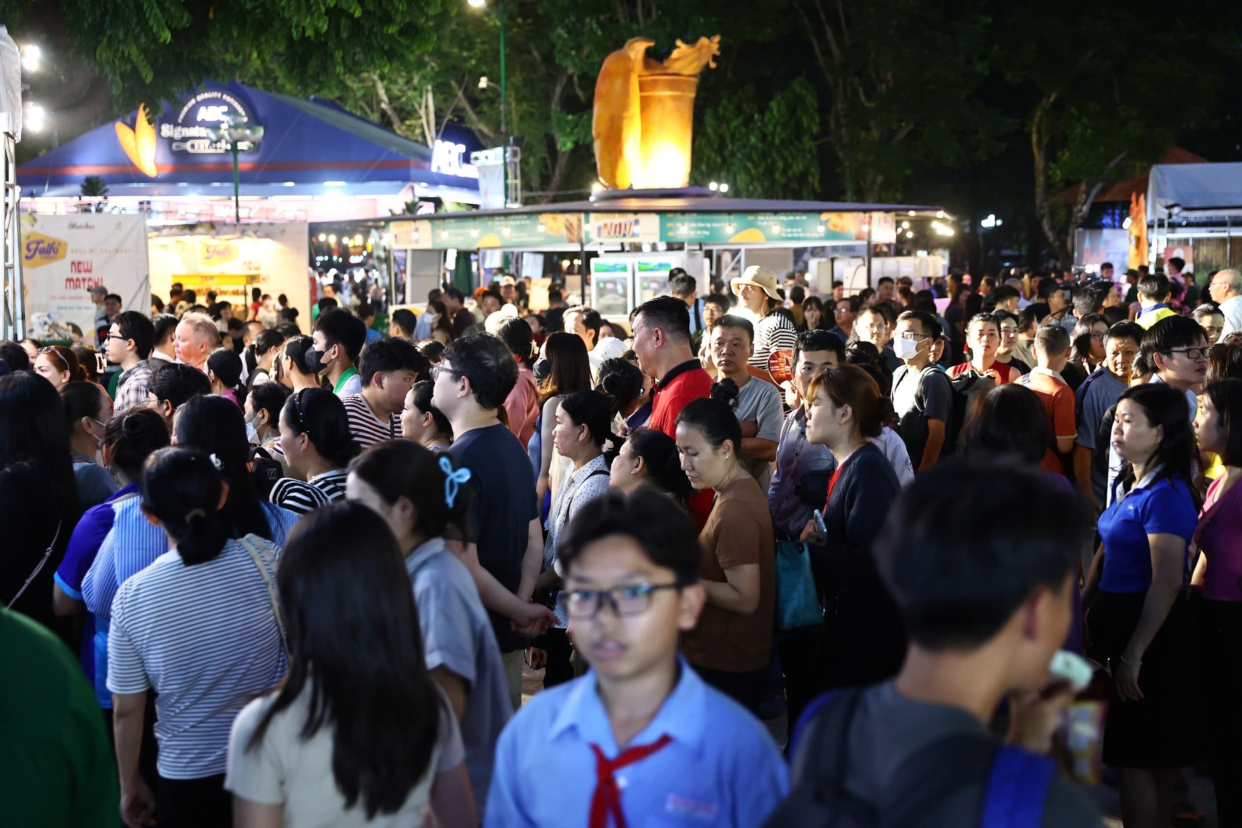 Nhieu gian hang 'vo tran' tai Le hoi Banh mi TP.HCM hinh anh