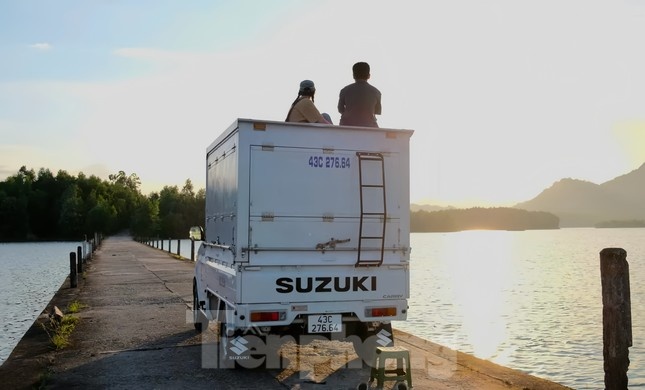 xe tai du lich anh 12