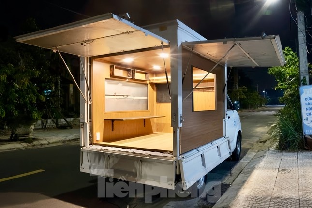 xe tai du lich anh 2