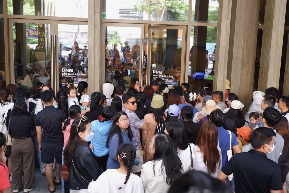 Bao tang Da Nang tam dong cua vi qua dong khach hinh anh