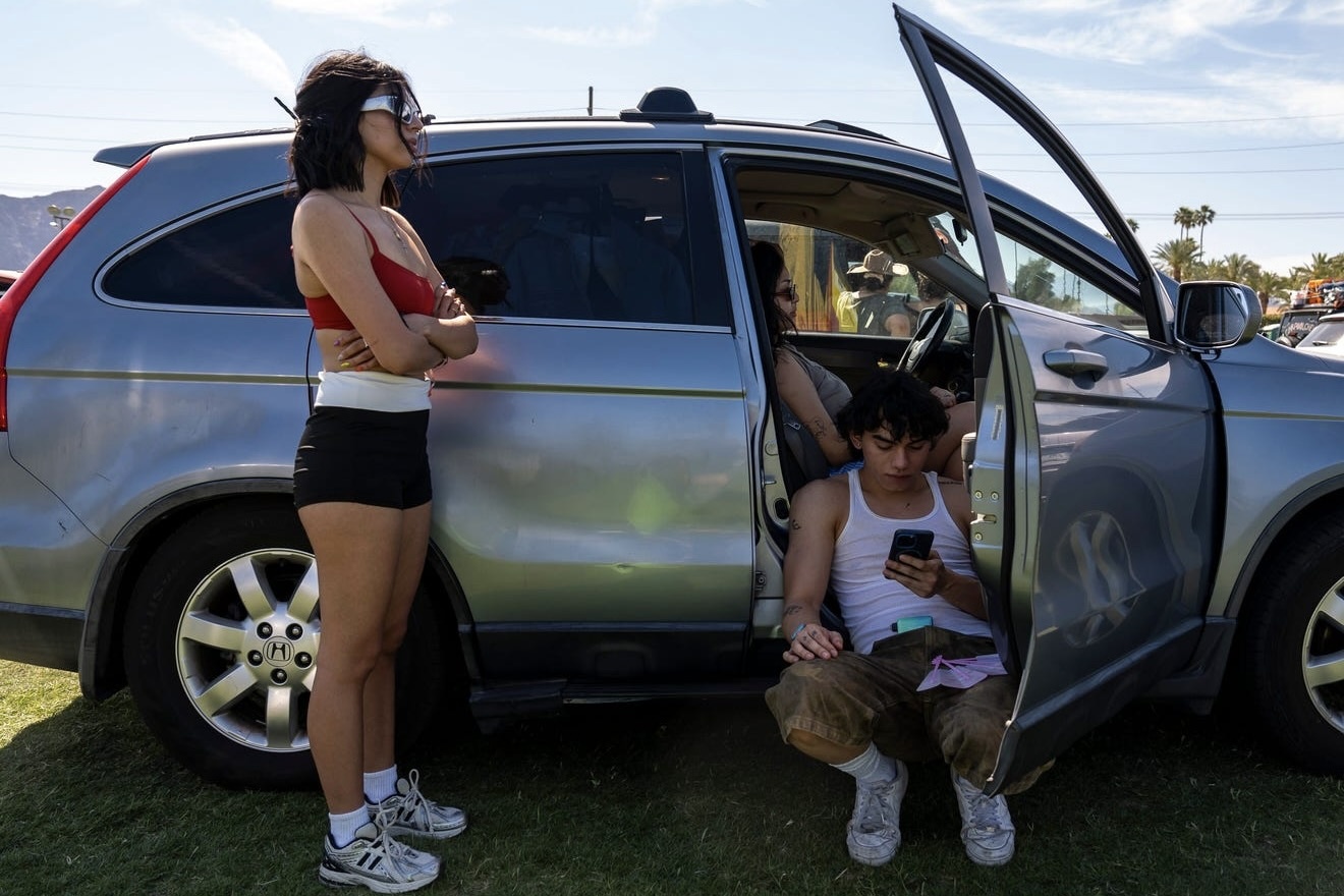 Ket xe 12 tieng tai Coachella hinh anh