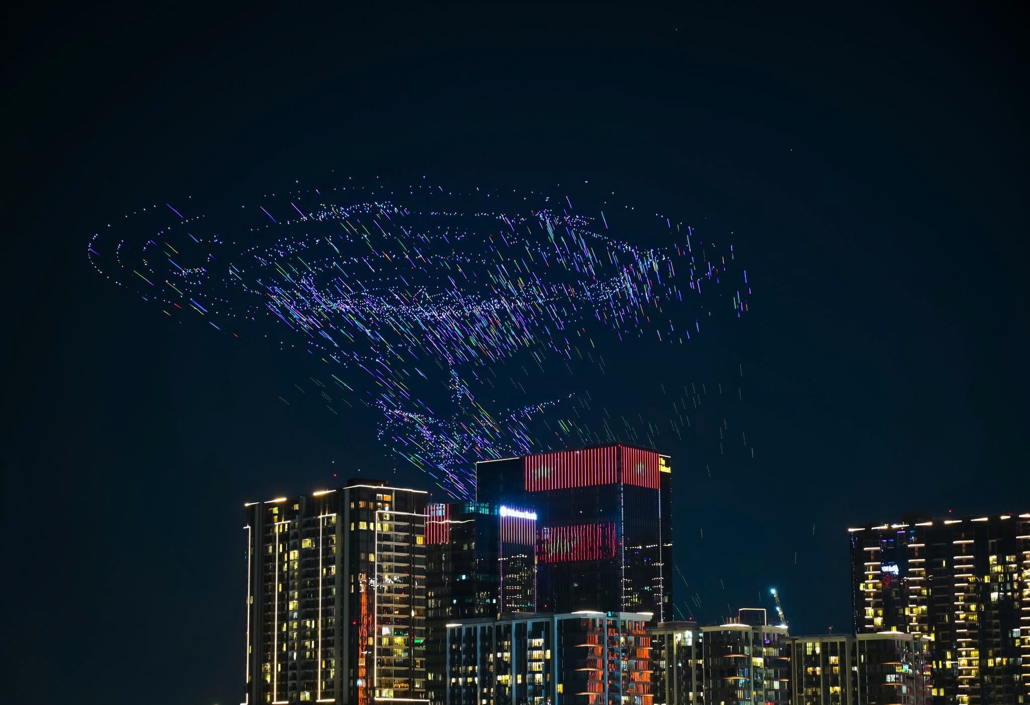 Ngung bieu dien 10.500 drone hinh anh