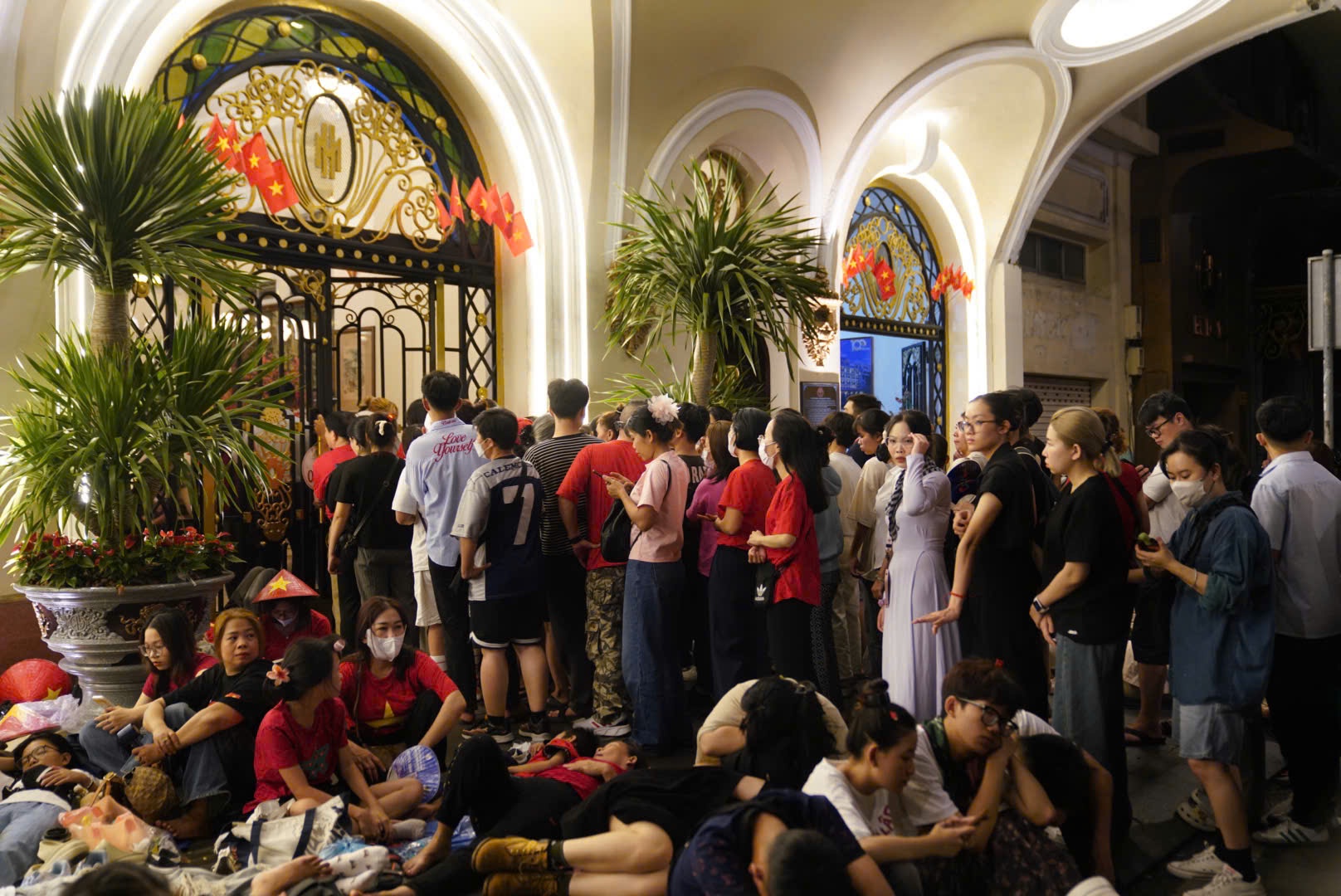 Thue cho ngu, noi ve sinh cho xem dieu binh, dieu hanh hinh anh