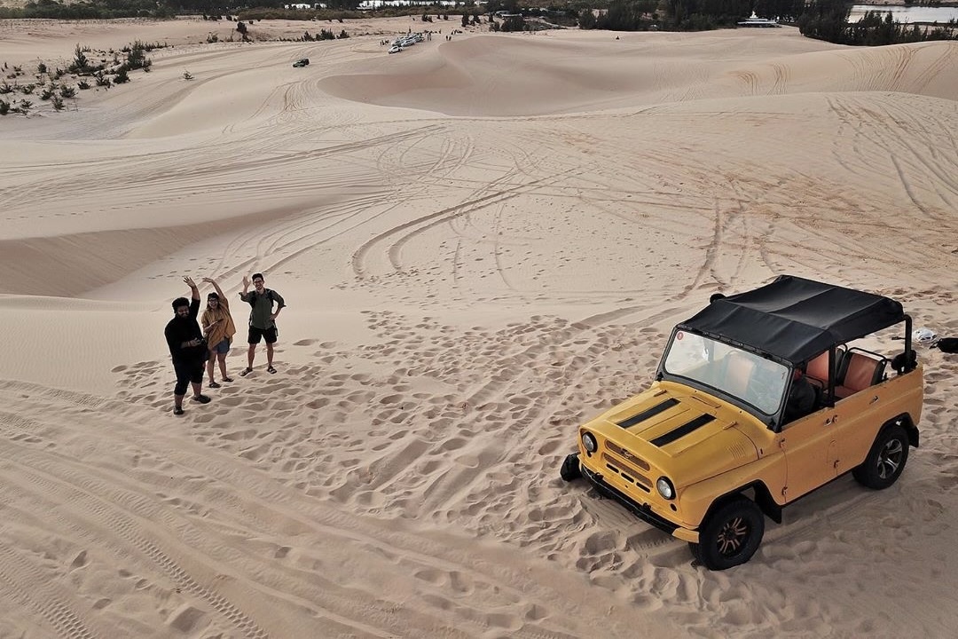 Tam dung dich vu xe Jeep o Bau Trang sau tai nan chet nguoi hinh anh