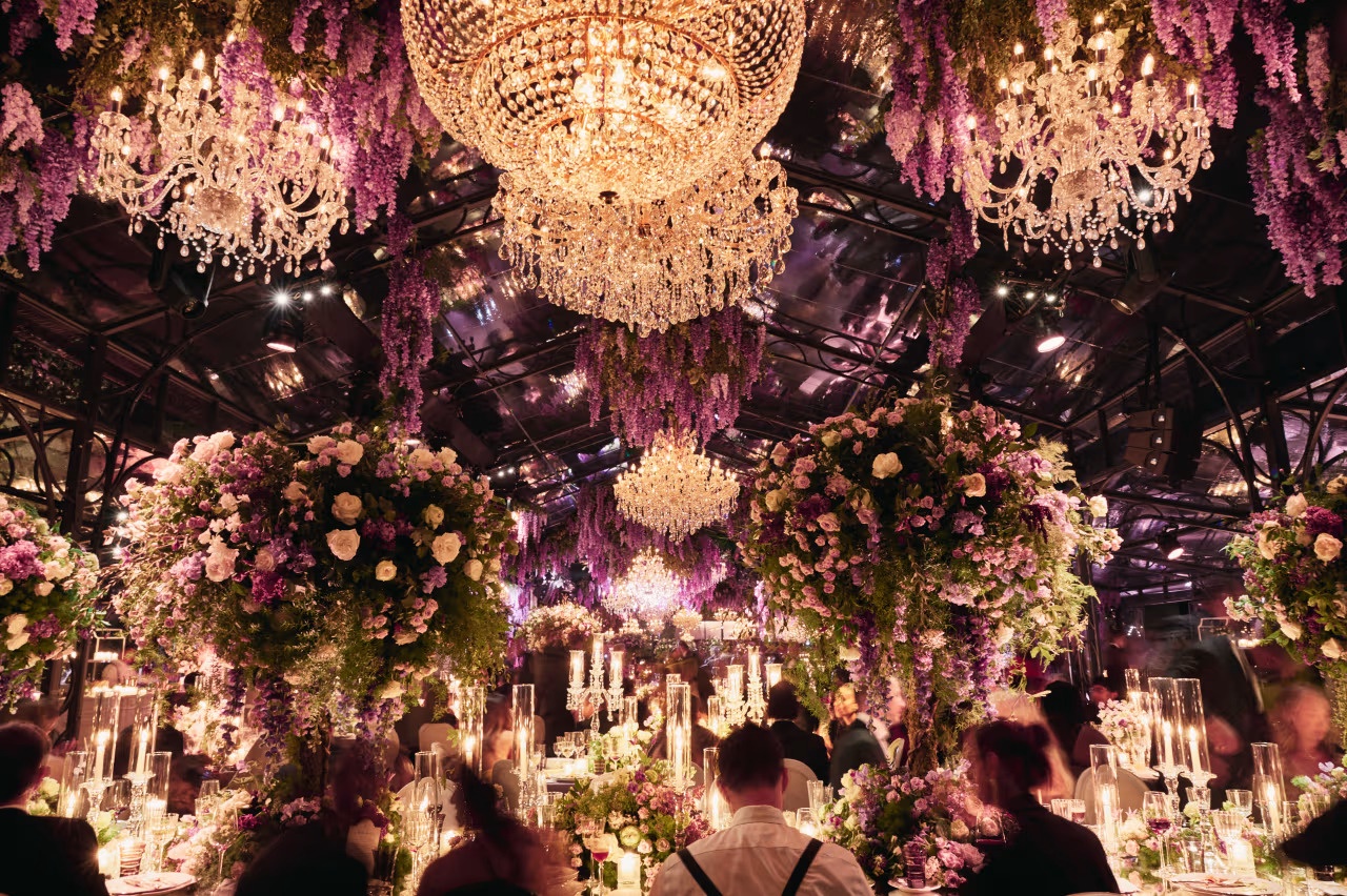 Dang sau nhung 'dam cuoi the ky' nhu Jeff Bezos hinh anh