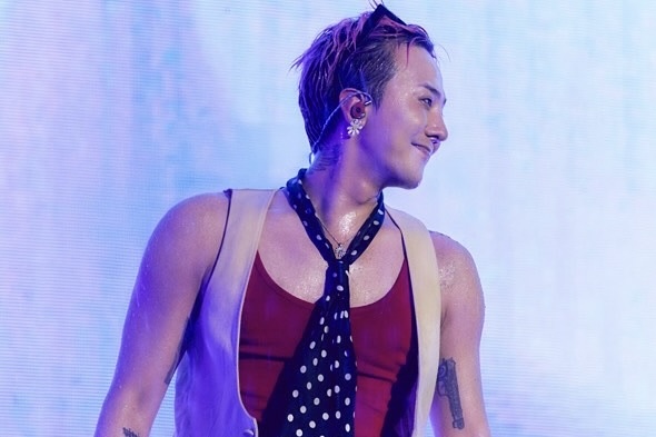 Mua ve may bay truoc 5 thang concert G-Dragon tai Ha Noi hinh anh