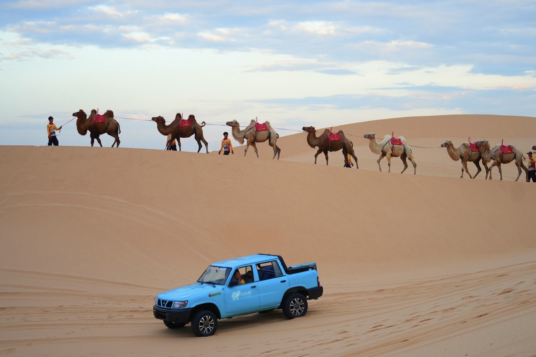 Ro tour cuoi lac da sau lenh tam ngung xe Jeep o Bau Trang hinh anh