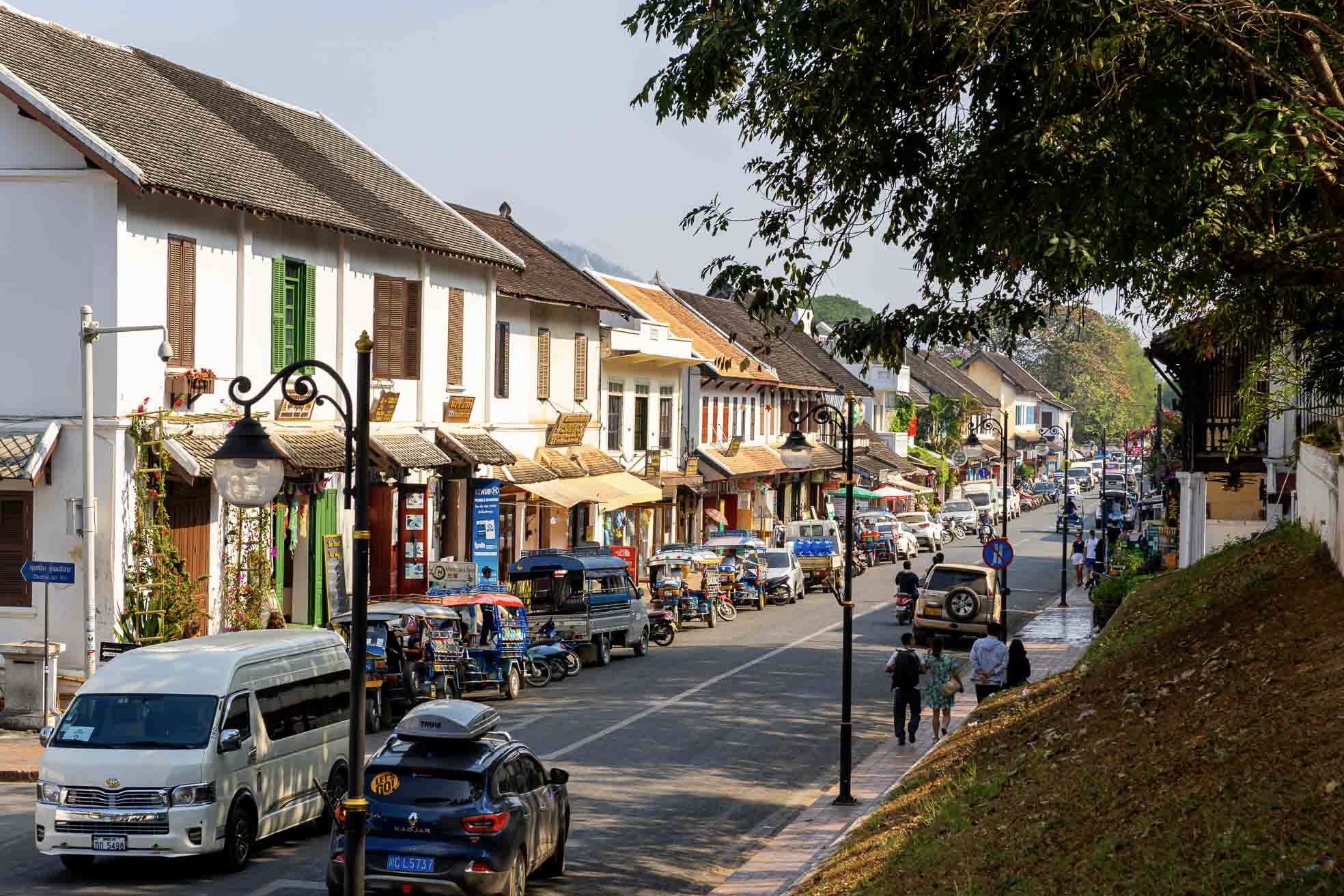 Khach Viet di Lao dong thu 2 Dong Nam A hinh anh