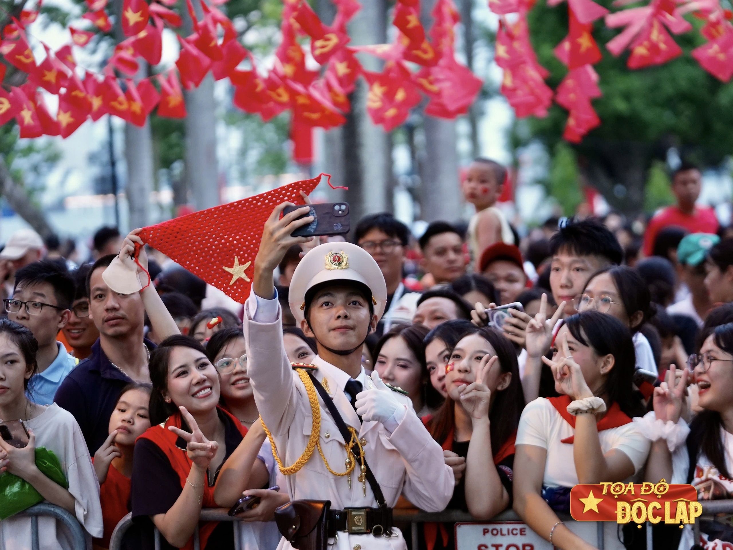 chay ve tau ha noi anh 1