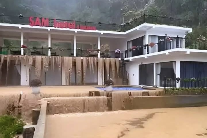 Khach san o Lao Cai thanh 'thac bun' sau bao so 5 hinh anh