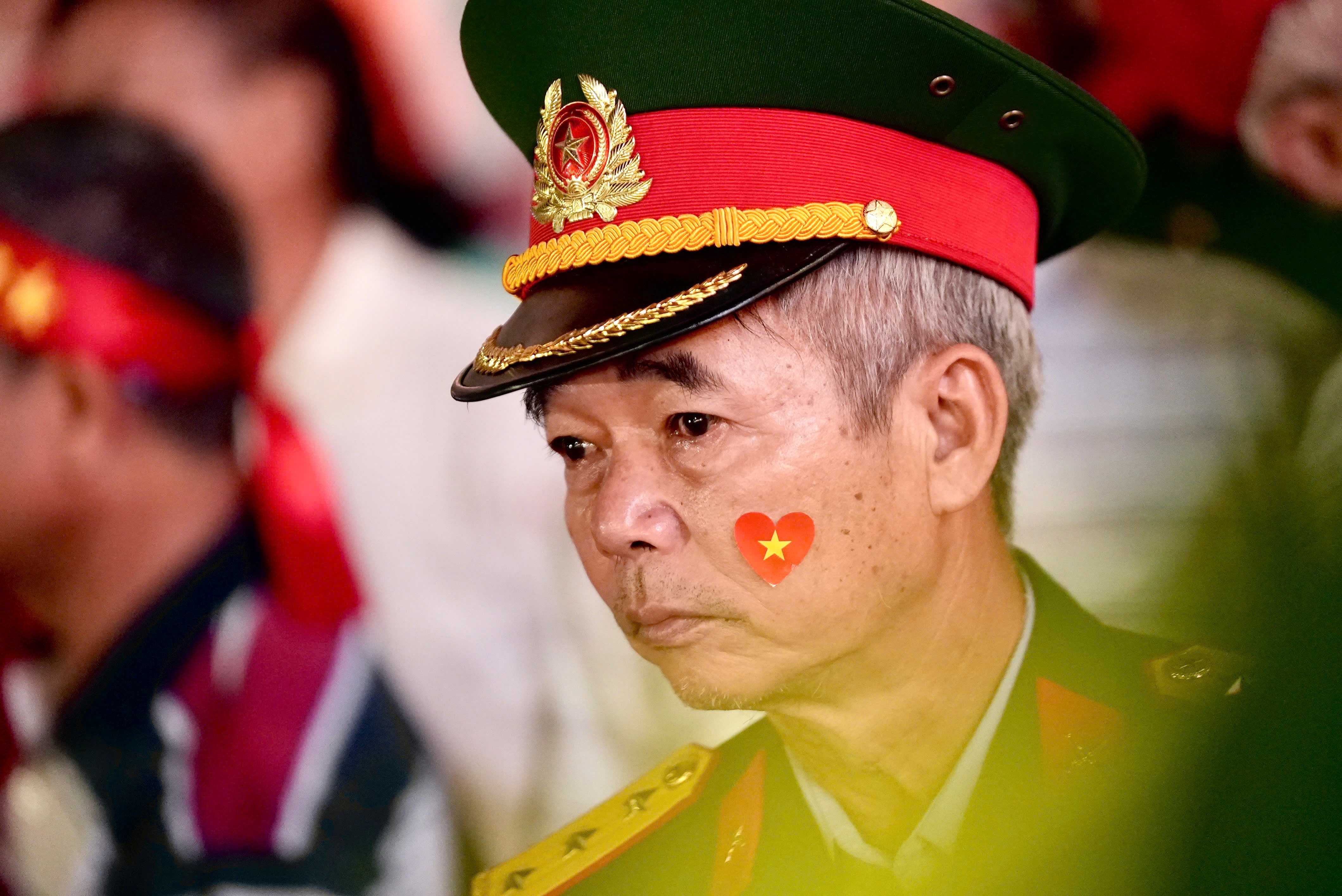 Giot nuoc mat cua cac cuu chien binh khi xem duyet dieu binh hinh anh