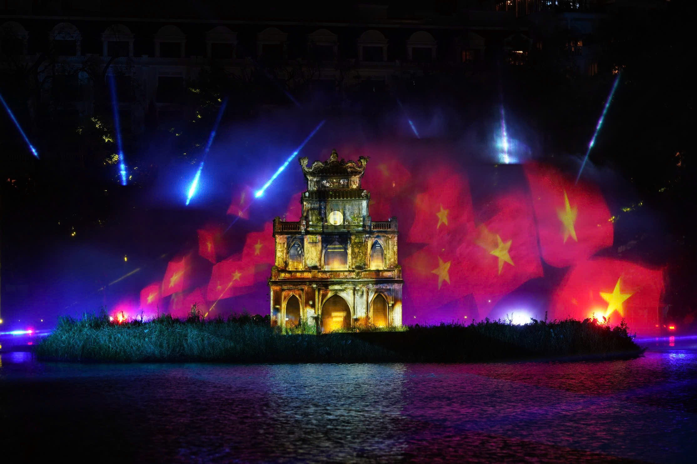 Xem 3D Mapping ngoan muc tren Ho Guom mung 2/9 hinh anh