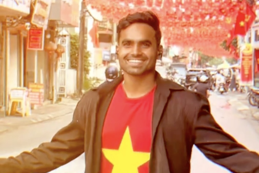 Chang trai An Do bay 3.000 km den Ha Noi xem dieu binh hinh anh