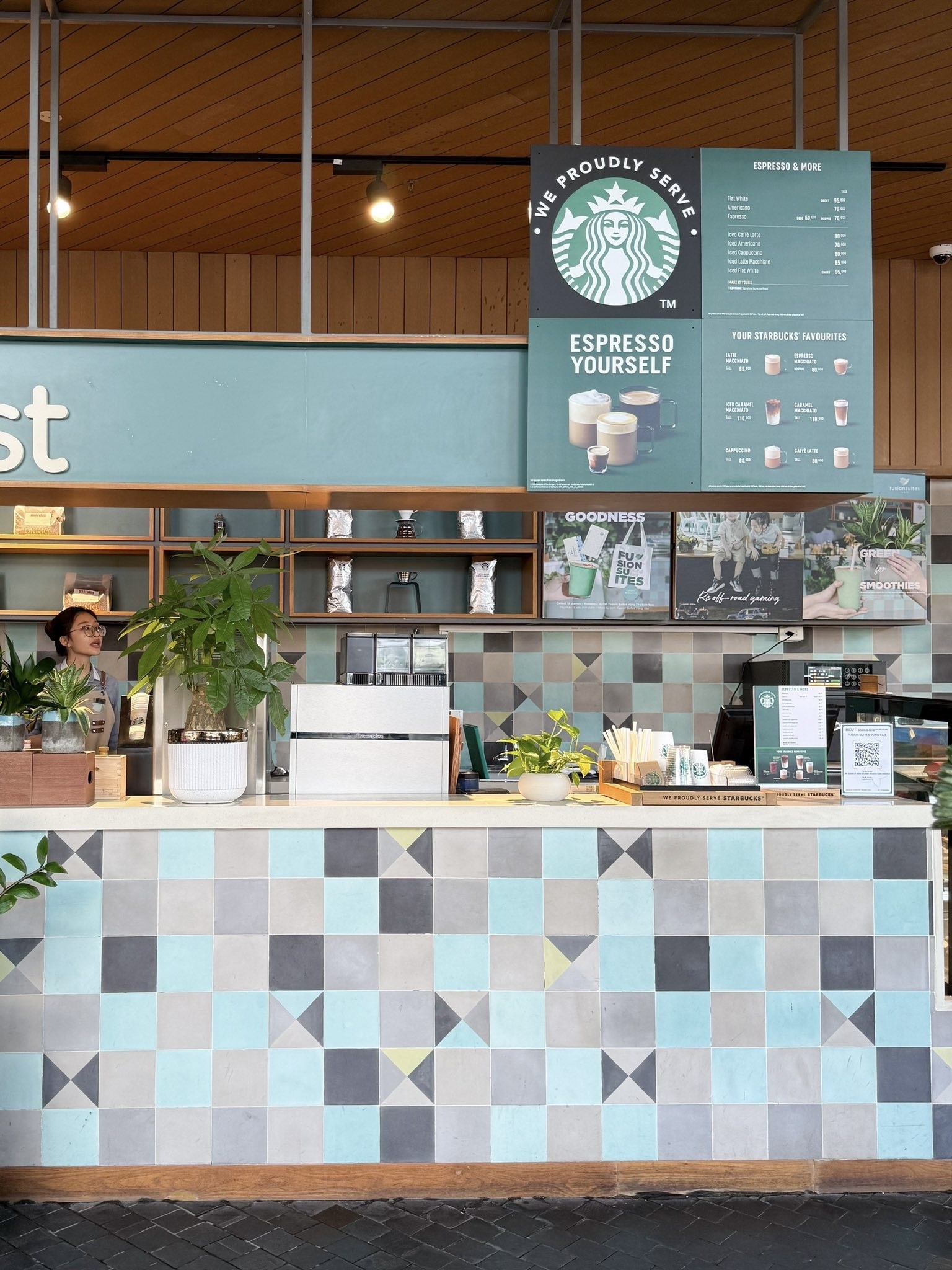 starbucks thap tam thang anh 2