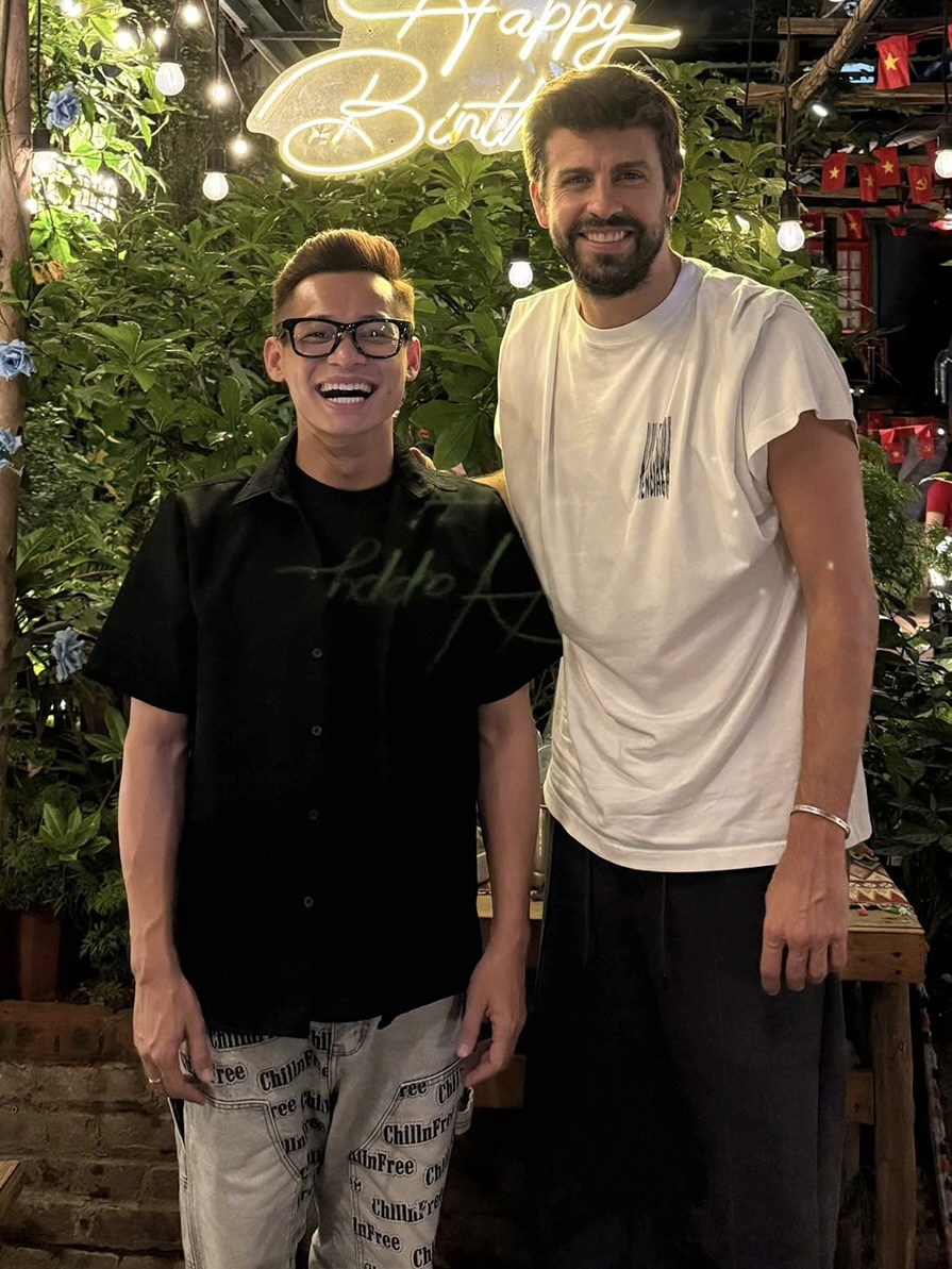 Gerard Pique o Ha Noi anh 3