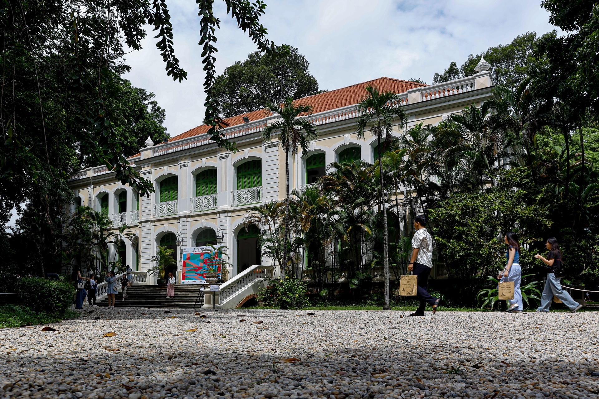 Mo cua dinh thu Phap 153 tuoi o TP.HCM sau mot nam hinh anh